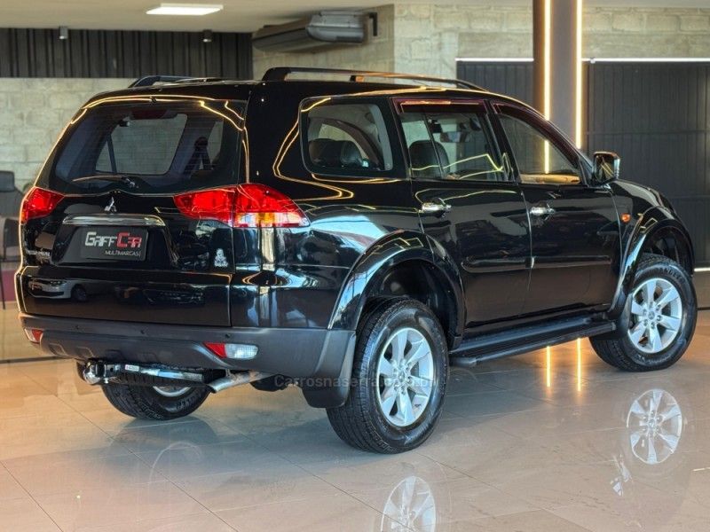 MITSUBISHI PAJERO DAKAR 3.2 HPE 4X4 7 LUGARES 16V TURBO INTERCOOLER 2011/2012 GRIFFCAR MULTIMARCAS DOIS IRMÃOS / Carros no Vale