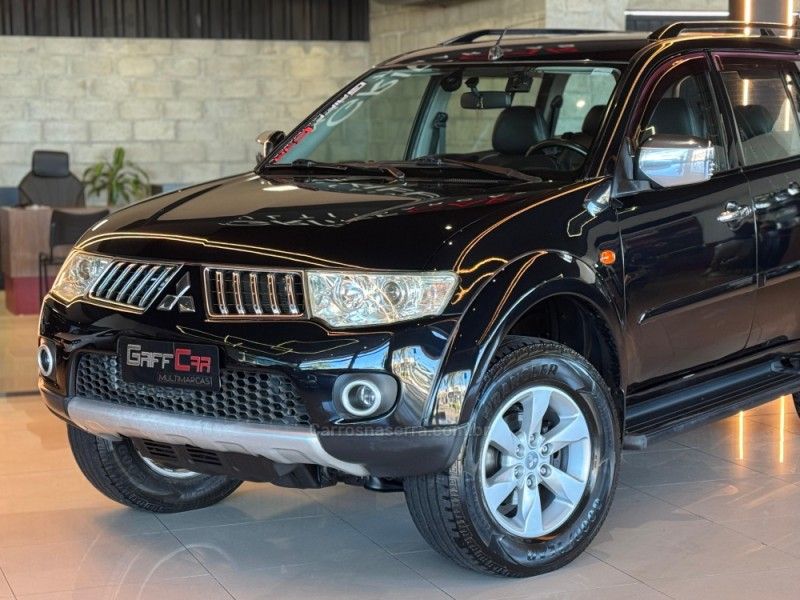 MITSUBISHI PAJERO DAKAR 3.2 HPE 4X4 7 LUGARES 16V TURBO INTERCOOLER 2011/2012 GRIFFCAR MULTIMARCAS DOIS IRMÃOS / Carros no Vale