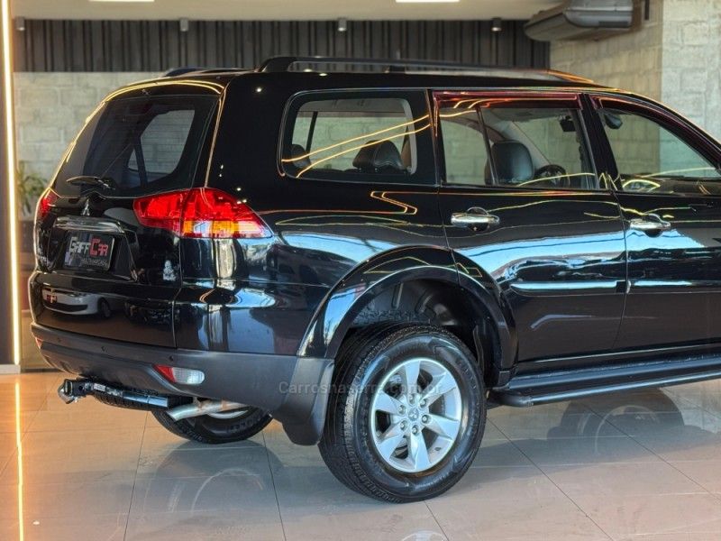 MITSUBISHI PAJERO DAKAR 3.2 HPE 4X4 7 LUGARES 16V TURBO INTERCOOLER 2011/2012 GRIFFCAR MULTIMARCAS DOIS IRMÃOS / Carros no Vale