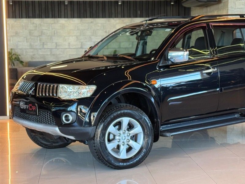 MITSUBISHI PAJERO DAKAR 3.2 HPE 4X4 7 LUGARES 16V TURBO INTERCOOLER 2011/2012 GRIFFCAR MULTIMARCAS DOIS IRMÃOS / Carros no Vale