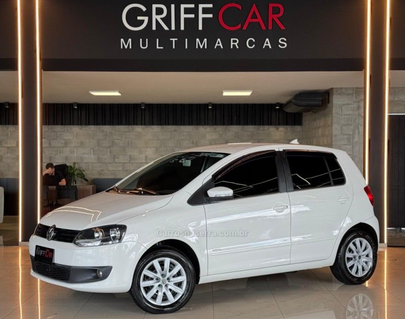 VOLKSWAGEN FOX 1.0 MI 8V 2013/2014 GRIFFCAR MULTIMARCAS DOIS IRMÃOS / Carros no Vale