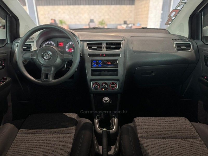 VOLKSWAGEN FOX 1.0 MI 8V 2013/2014 GRIFFCAR MULTIMARCAS DOIS IRMÃOS / Carros no Vale