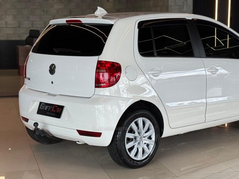 VOLKSWAGEN FOX 1.0 MI 8V 2013/2014 GRIFFCAR MULTIMARCAS DOIS IRMÃOS / Carros no Vale