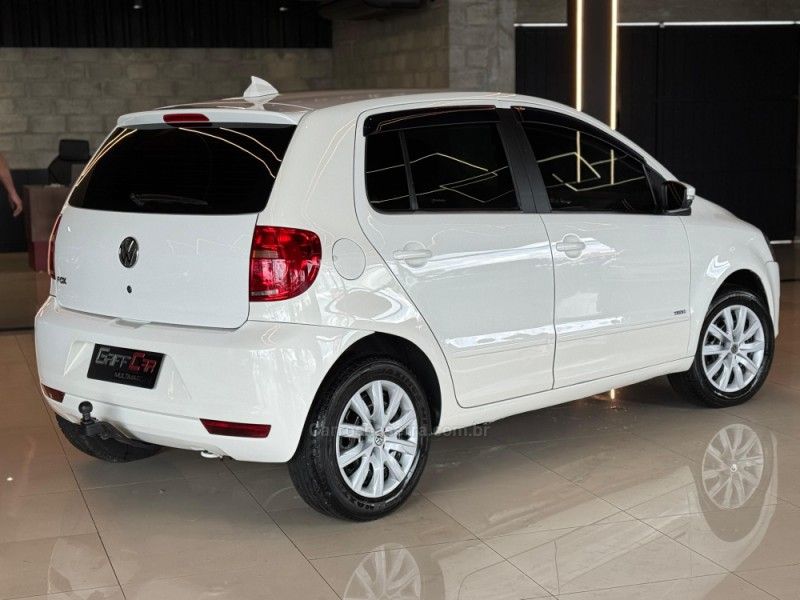 VOLKSWAGEN FOX 1.0 MI 8V 2013/2014 GRIFFCAR MULTIMARCAS DOIS IRMÃOS / Carros no Vale