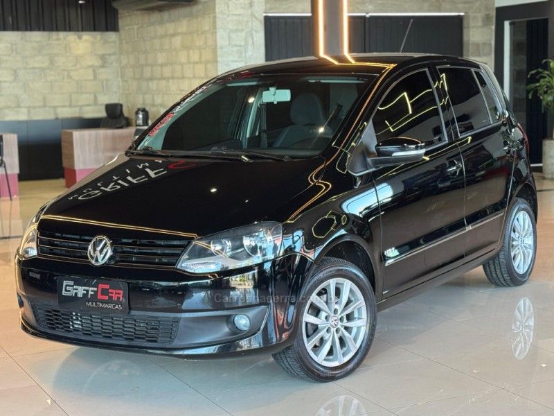 VOLKSWAGEN FOX 1.6 MI PRIME 8V 2013/2013 GRIFFCAR MULTIMARCAS DOIS IRMÃOS / Carros no Vale