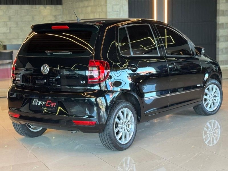 VOLKSWAGEN FOX 1.6 MI PRIME 8V 2013/2013 GRIFFCAR MULTIMARCAS DOIS IRMÃOS / Carros no Vale