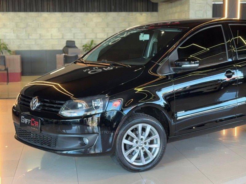 VOLKSWAGEN FOX 1.6 MI PRIME 8V 2013/2013 GRIFFCAR MULTIMARCAS DOIS IRMÃOS / Carros no Vale