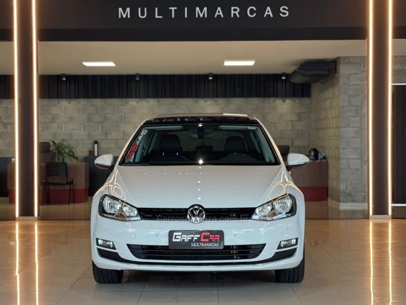 VOLKSWAGEN GOLF 1.4 TSI HIGHLINE 16V 2017/2017 GRIFFCAR MULTIMARCAS DOIS IRMÃOS / Carros no Vale