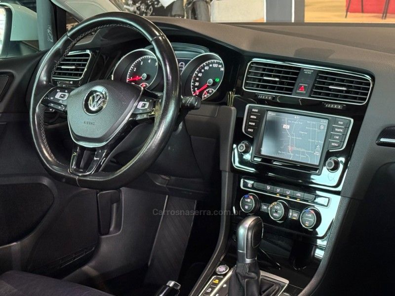 VOLKSWAGEN GOLF 1.4 TSI HIGHLINE 16V 2017/2017 GRIFFCAR MULTIMARCAS DOIS IRMÃOS / Carros no Vale