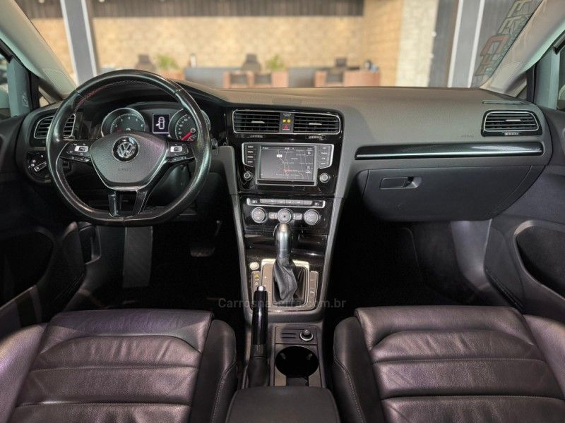 VOLKSWAGEN GOLF 1.4 TSI HIGHLINE 16V 2017/2017 GRIFFCAR MULTIMARCAS DOIS IRMÃOS / Carros no Vale