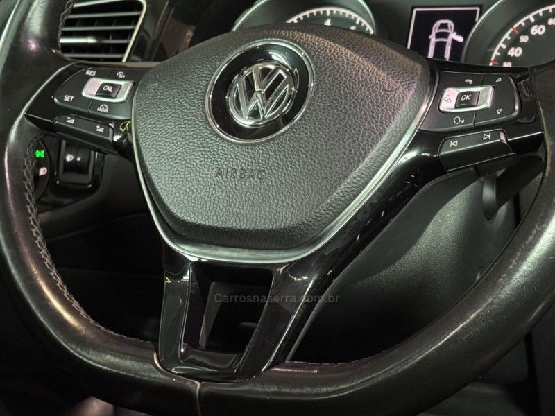 VOLKSWAGEN GOLF 1.4 TSI HIGHLINE 16V 2017/2017 GRIFFCAR MULTIMARCAS DOIS IRMÃOS / Carros no Vale