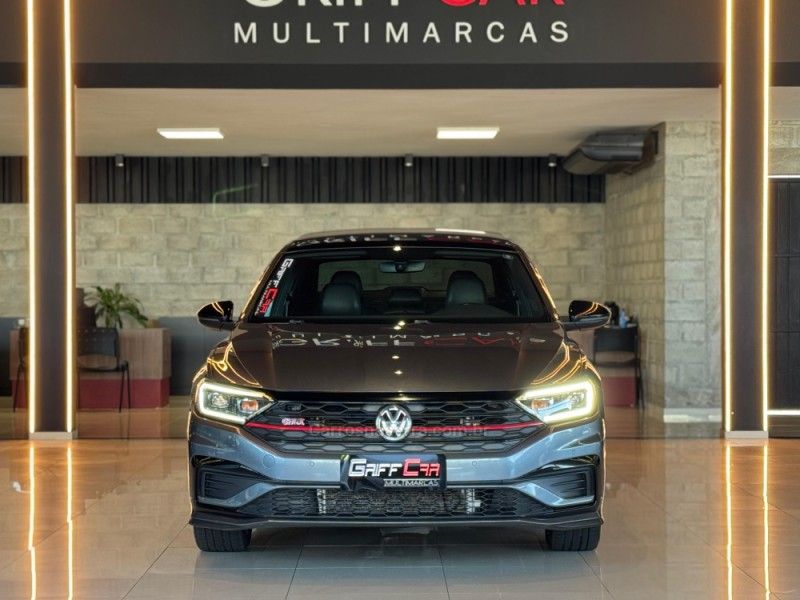 VOLKSWAGEN JETTA 2.0 16V TSI GLI 350 2018/2019 GRIFFCAR MULTIMARCAS DOIS IRMÃOS / Carros no Vale VOLKSWAGEN JETTA 2.0 16V TSI GLI 350 2018/2019 GRIFFCAR MULTIMARCAS DOIS IRMÃOS / Carros no Vale
