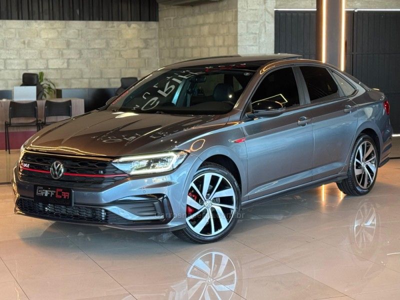 VOLKSWAGEN JETTA 2.0 16V TSI GLI 350 2018/2019 GRIFFCAR MULTIMARCAS DOIS IRMÃOS / Carros no Vale VOLKSWAGEN JETTA 2.0 16V TSI GLI 350 2018/2019 GRIFFCAR MULTIMARCAS DOIS IRMÃOS / Carros no Vale