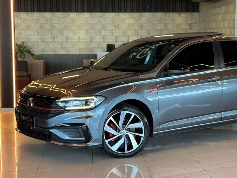 VOLKSWAGEN JETTA 2.0 16V TSI GLI 350 2018/2019 GRIFFCAR MULTIMARCAS DOIS IRMÃOS / Carros no Vale VOLKSWAGEN JETTA 2.0 16V TSI GLI 350 2018/2019 GRIFFCAR MULTIMARCAS DOIS IRMÃOS / Carros no Vale