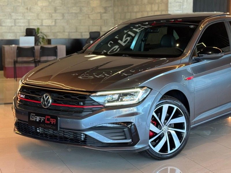 VOLKSWAGEN JETTA 2.0 16V TSI GLI 350 2018/2019 GRIFFCAR MULTIMARCAS DOIS IRMÃOS / Carros no Vale VOLKSWAGEN JETTA 2.0 16V TSI GLI 350 2018/2019 GRIFFCAR MULTIMARCAS DOIS IRMÃOS / Carros no Vale