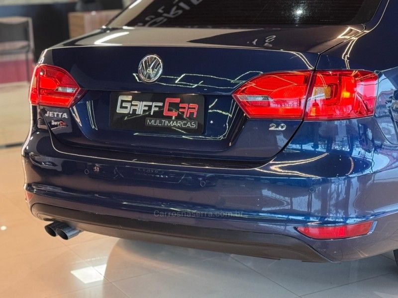 VOLKSWAGEN JETTA 2.0 COMFORTLINE TIPTRONIC 2011/2012 GRIFFCAR MULTIMARCAS DOIS IRMÃOS / Carros no Vale
