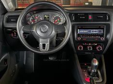 VOLKSWAGEN JETTA 2.0 COMFORTLINE TIPTRONIC 2011/2012 GRIFFCAR MULTIMARCAS DOIS IRMÃOS / Carros no Vale