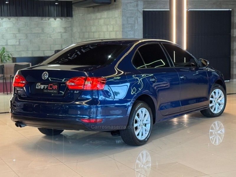 VOLKSWAGEN JETTA 2.0 COMFORTLINE TIPTRONIC 2011/2012 GRIFFCAR MULTIMARCAS DOIS IRMÃOS / Carros no Vale