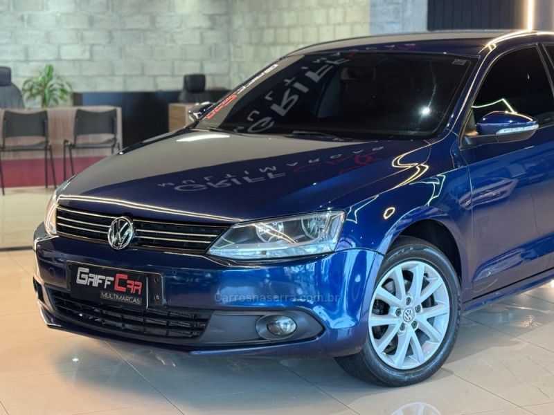 VOLKSWAGEN JETTA 2.0 COMFORTLINE TIPTRONIC 2011/2012 GRIFFCAR MULTIMARCAS DOIS IRMÃOS / Carros no Vale