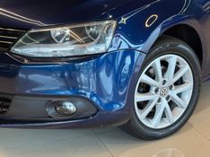 VOLKSWAGEN JETTA 2.0 COMFORTLINE TIPTRONIC 2011/2012 GRIFFCAR MULTIMARCAS DOIS IRMÃOS / Carros no Vale