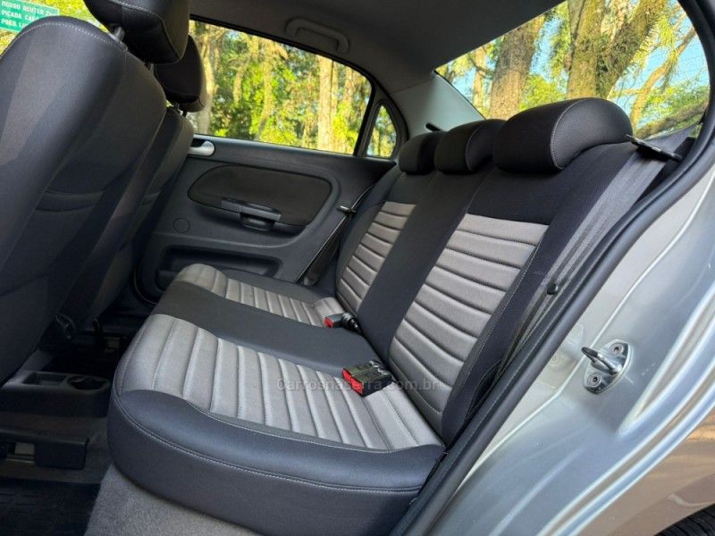 VOLKSWAGEN VOYAGE 1.6 MI COMFORTLINE 8V AUTOMATIZADO 2012/2013 KASPER VEÍCULOS DOIS IRMÃOS / Carros no Vale