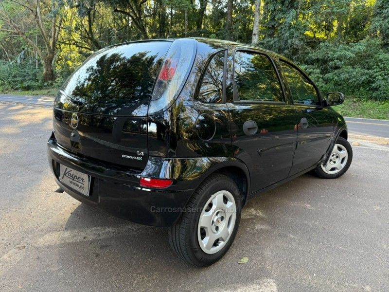 CHEVROLET CORSA 1.4 MPFI MAXX 8V 2011/2012 KASPER VEÍCULOS DOIS IRMÃOS / Carros no Vale