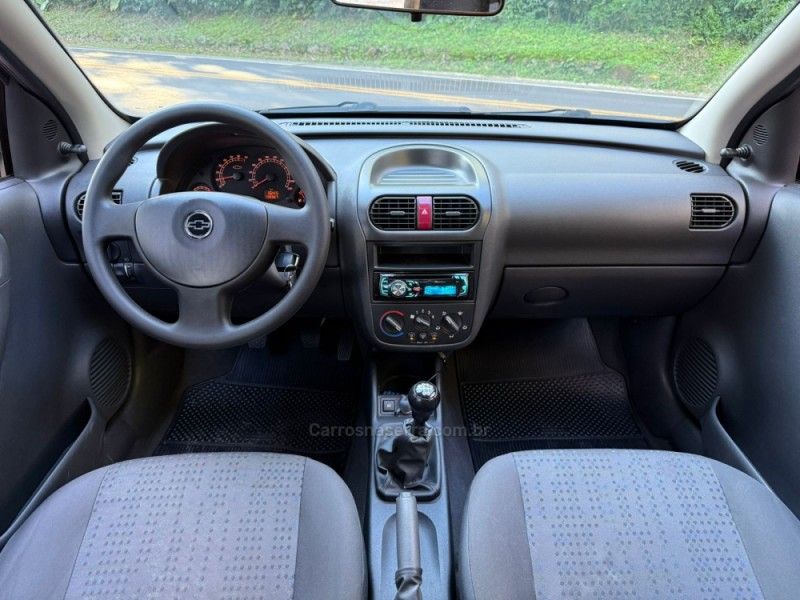 CHEVROLET CORSA 1.4 MPFI MAXX 8V 2011/2012 KASPER VEÍCULOS DOIS IRMÃOS / Carros no Vale