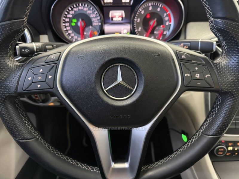 MERCEDES-BENZ GLA 200 1.6 CGI VISION 16V TURBO 2014/2015 FOCAR VEÍCULOS CAXIAS DO SUL / Carros no Vale
