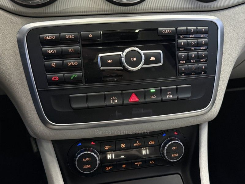 MERCEDES-BENZ GLA 200 1.6 CGI VISION 16V TURBO 2014/2015 FOCAR VEÍCULOS CAXIAS DO SUL / Carros no Vale