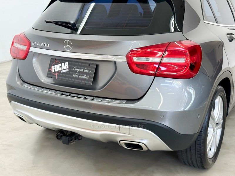 MERCEDES-BENZ GLA 200 1.6 CGI VISION 16V TURBO 2014/2015 FOCAR VEÍCULOS CAXIAS DO SUL / Carros no Vale