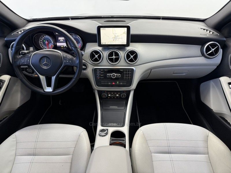 MERCEDES-BENZ GLA 200 1.6 CGI VISION 16V TURBO 2014/2015 FOCAR VEÍCULOS CAXIAS DO SUL / Carros no Vale