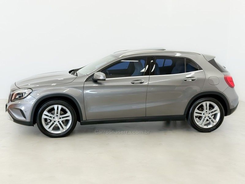 MERCEDES-BENZ GLA 200 1.6 CGI VISION 16V TURBO 2014/2015 FOCAR VEÍCULOS CAXIAS DO SUL / Carros no Vale