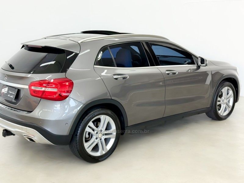 MERCEDES-BENZ GLA 200 1.6 CGI VISION 16V TURBO 2014/2015 FOCAR VEÍCULOS CAXIAS DO SUL / Carros no Vale