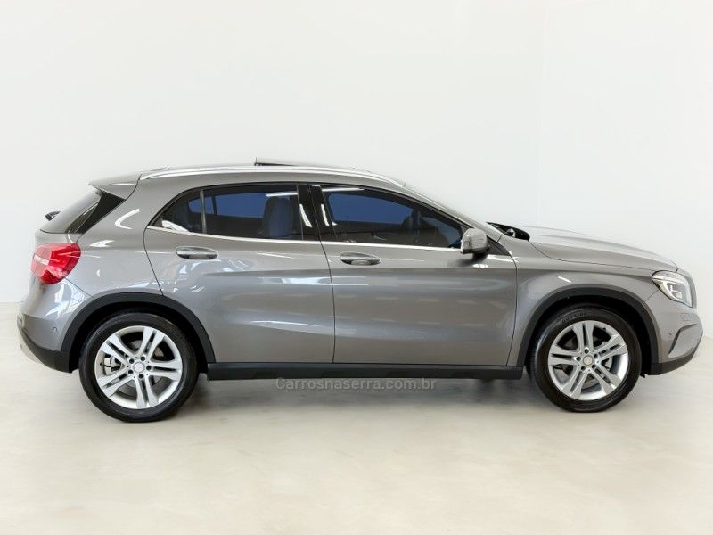 MERCEDES-BENZ GLA 200 1.6 CGI VISION 16V TURBO 2014/2015 FOCAR VEÍCULOS CAXIAS DO SUL / Carros no Vale