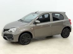 TOYOTA ETIOS 1.3 X 16V 2017/2018 FOCAR VEÍCULOS CAXIAS DO SUL / Carros no Vale