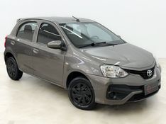 TOYOTA ETIOS 1.3 X 16V 2017/2018 FOCAR VEÍCULOS CAXIAS DO SUL / Carros no Vale