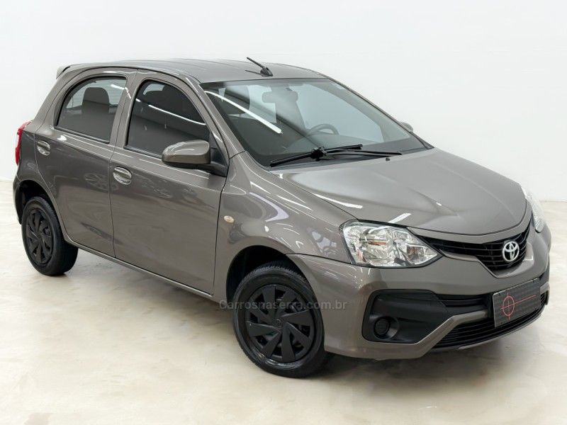 TOYOTA ETIOS 1.3 X 16V 2017/2018 FOCAR VEÍCULOS CAXIAS DO SUL / Carros no Vale