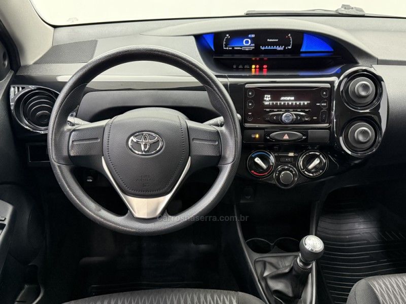 TOYOTA ETIOS 1.3 X 16V 2017/2018 FOCAR VEÍCULOS CAXIAS DO SUL / Carros no Vale