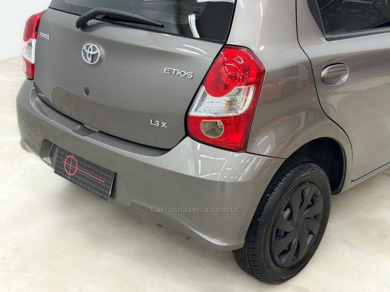 TOYOTA ETIOS 1.3 X 16V 2017/2018 FOCAR VEÍCULOS CAXIAS DO SUL / Carros no Vale