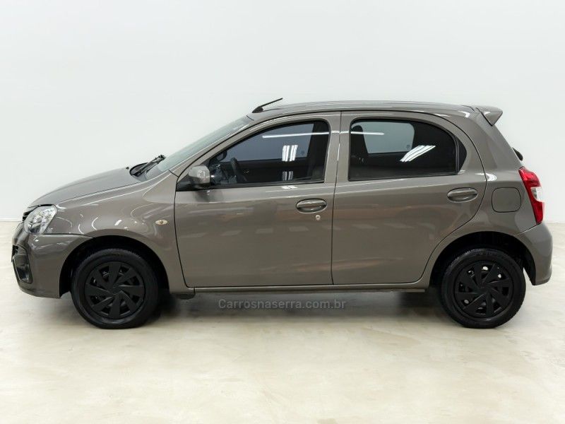 TOYOTA ETIOS 1.3 X 16V 2017/2018 FOCAR VEÍCULOS CAXIAS DO SUL / Carros no Vale