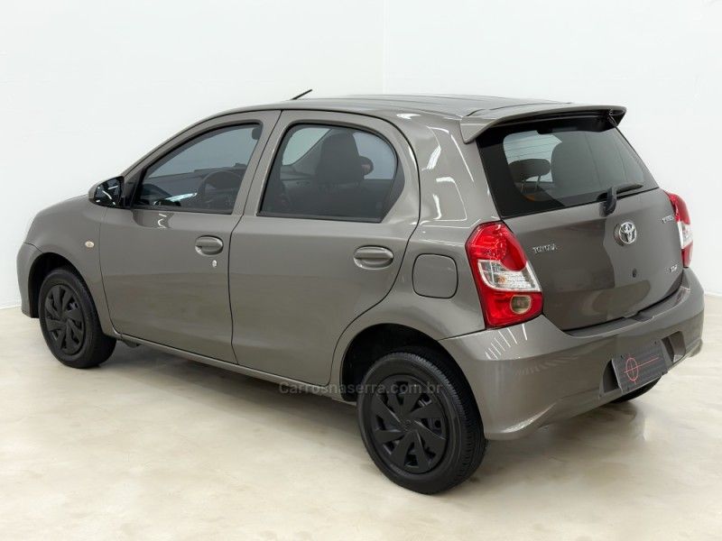 TOYOTA ETIOS 1.3 X 16V 2017/2018 FOCAR VEÍCULOS CAXIAS DO SUL / Carros no Vale