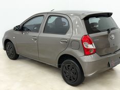 TOYOTA ETIOS 1.3 X 16V 2017/2018 FOCAR VEÍCULOS CAXIAS DO SUL / Carros no Vale