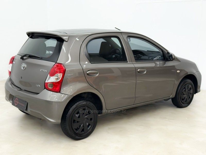 TOYOTA ETIOS 1.3 X 16V 2017/2018 FOCAR VEÍCULOS CAXIAS DO SUL / Carros no Vale
