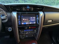 TOYOTA HILUX SW4 2.8 SRX 4X4 16V TURBO INTERCOOLER 2017/2018 KASPER VEÍCULOS DOIS IRMÃOS / Carros no Vale