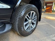 TOYOTA HILUX SW4 2.8 SRX 4X4 16V TURBO INTERCOOLER 2017/2018 KASPER VEÍCULOS DOIS IRMÃOS / Carros no Vale