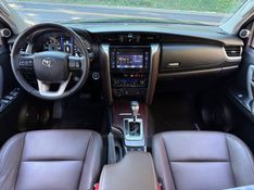 TOYOTA HILUX SW4 2.8 SRX 4X4 16V TURBO INTERCOOLER 2017/2018 KASPER VEÍCULOS DOIS IRMÃOS / Carros no Vale
