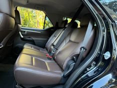 TOYOTA HILUX SW4 2.8 SRX 4X4 16V TURBO INTERCOOLER 2017/2018 KASPER VEÍCULOS DOIS IRMÃOS / Carros no Vale