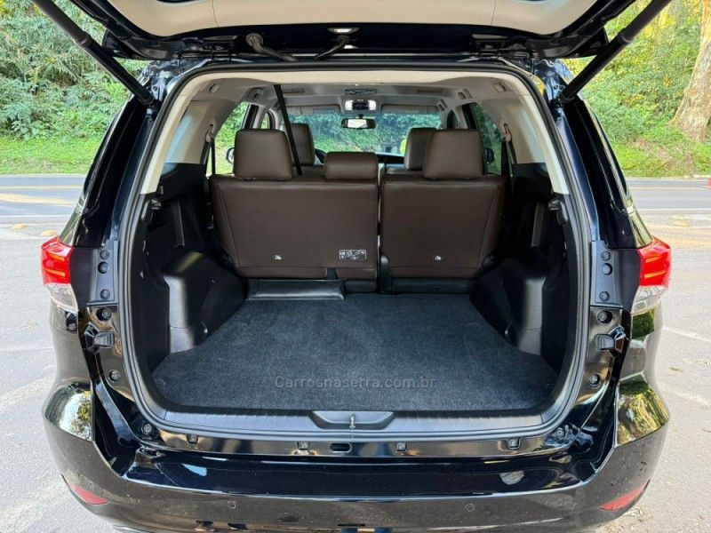 TOYOTA HILUX SW4 2.8 SRX 4X4 16V TURBO INTERCOOLER 2017/2018 KASPER VEÍCULOS DOIS IRMÃOS / Carros no Vale