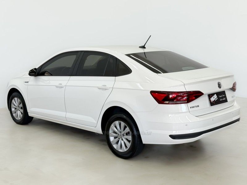 VOLKSWAGEN VIRTUS 1.0 200 TSI COMFORTLINE 2022/2022 FOCAR VEÍCULOS CAXIAS DO SUL / Carros no Vale