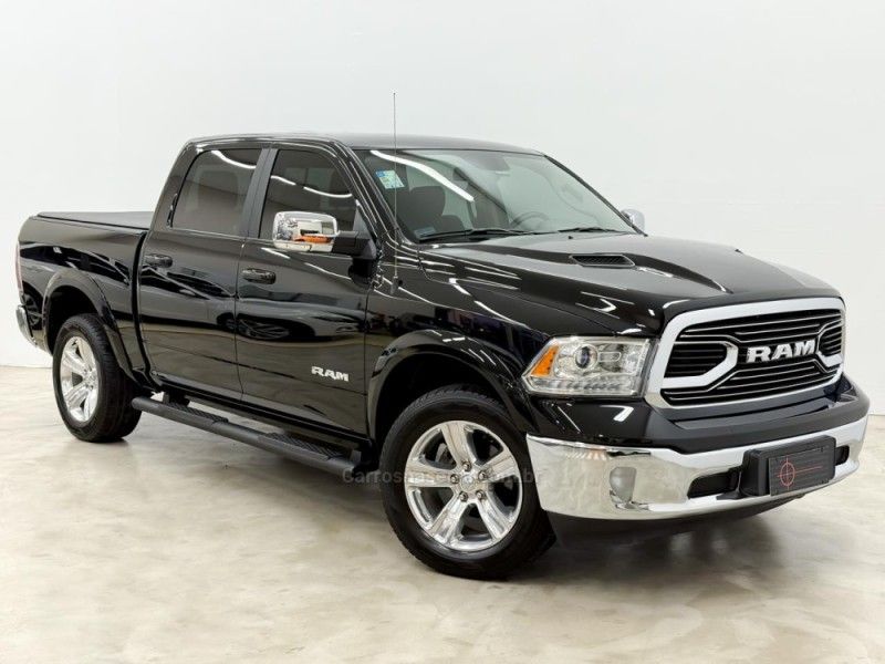 RAM CLASSIC 5.7 LARAMIE V8 HEMI 2022/2022 FOCAR VEÍCULOS CAXIAS DO SUL / Carros no Vale
